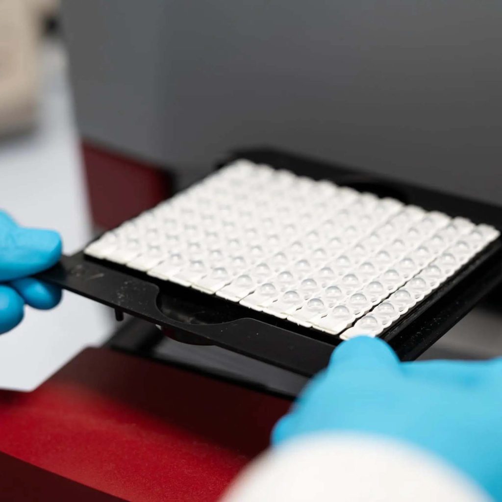 Biofilmugreining - Um er að ræða nýjung í rannsóknum á að staðsetja biofilmu á yfirborði sem hefur verið þrifið áður. Þetta hentar í dýrahúsum og matvælavinnslum.