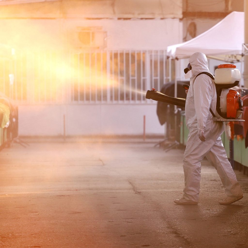 Heit- og kaldþokun getur verið sterkt loka skref í sótthreinsun í matvælaframleiðslu. Við leigjum og seljum þokutæki og framkvæmum þokun fyrir viðskiptavini